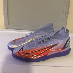 Kids indoor soccer nikes